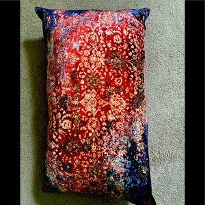 Accent pillow with sparkle